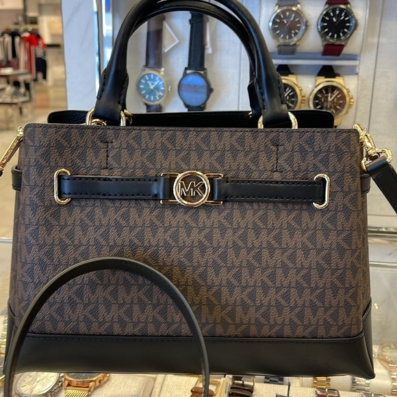 Michael Kors Reed Small Belted Logo Satchel Crossbody Center Zip Bag Purse
NWT - Picture 13 of 16